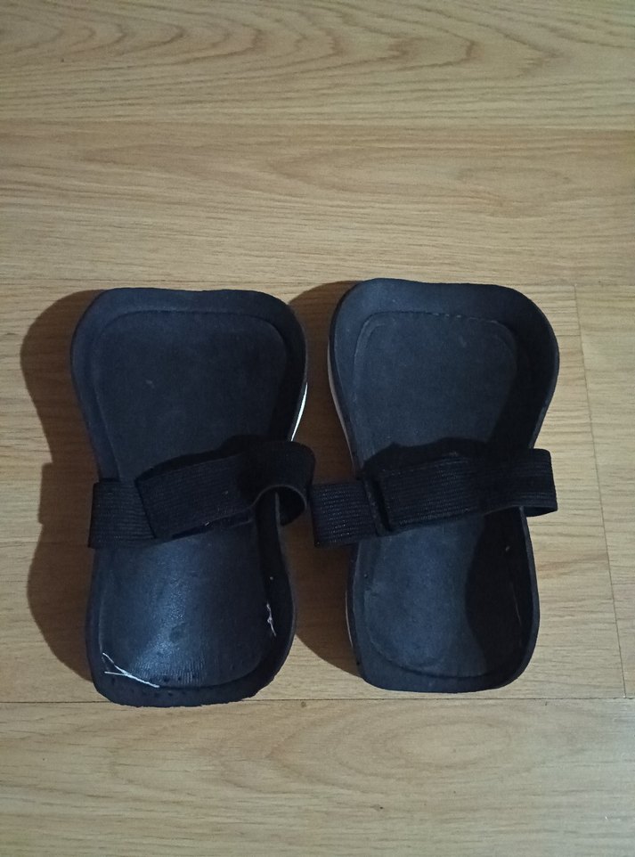 Beyaz Biker Diz Koruyucu Kayışlı 7/8/9 yaş - Görsel 3