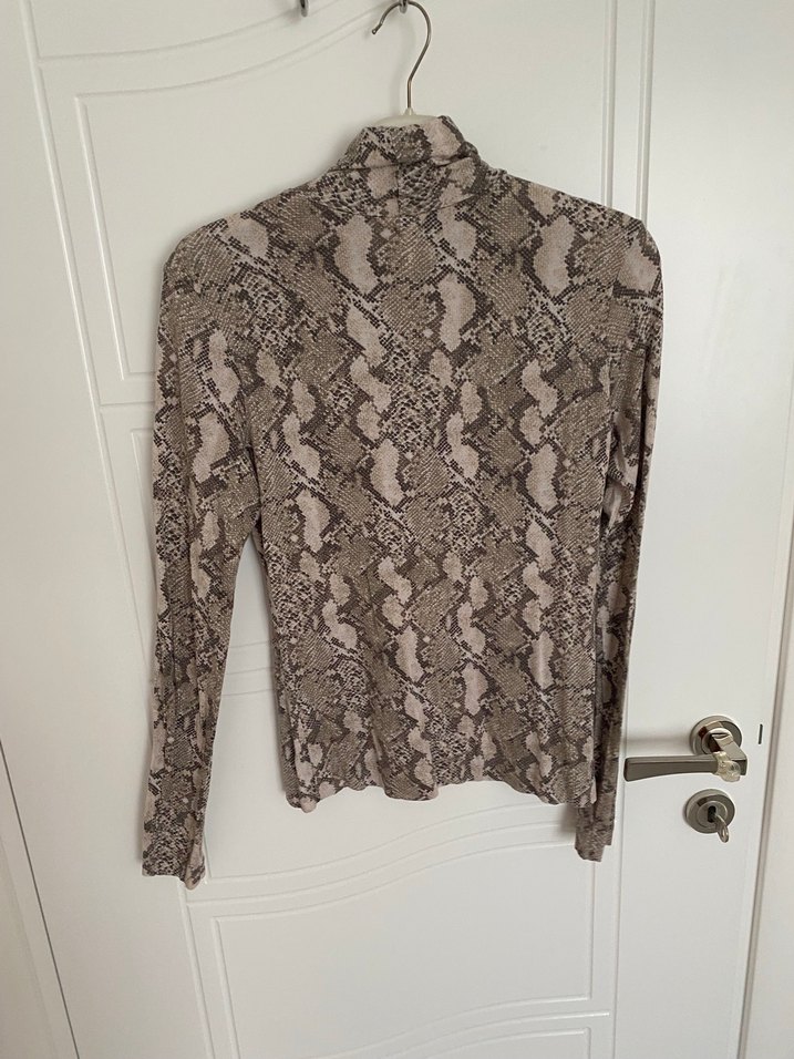 Kadın Yılan Desenli Uzun Kollu Boğazlı Bluz - Görsel 3