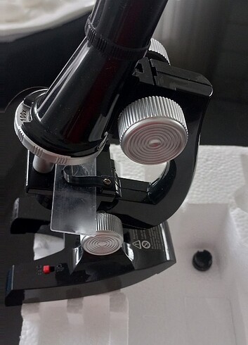 Oyuncak mikroskop