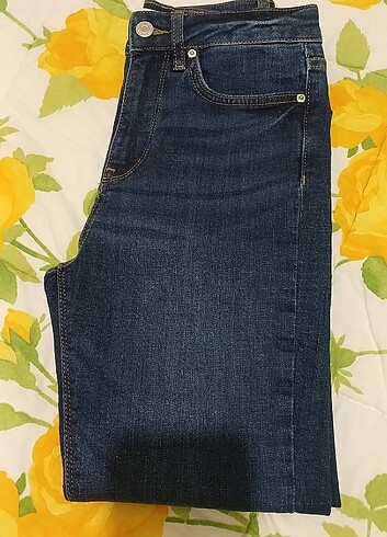 38 Beden lacivert Renk Bel 32 boy 90 cm.urun sifir hic kullanilmadi resimde kat izlerin