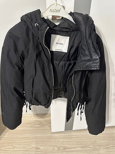 Bershka crop mont