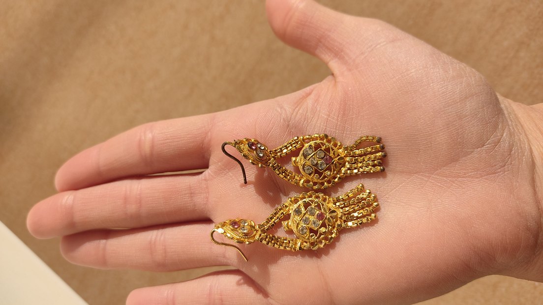 Altın Renkli Mini Püsküllü Vintage hint Küpe - Görsel 3