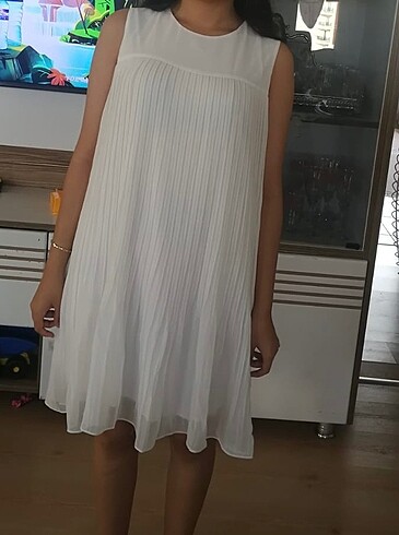 Beyaz uçuş uçuş elbise