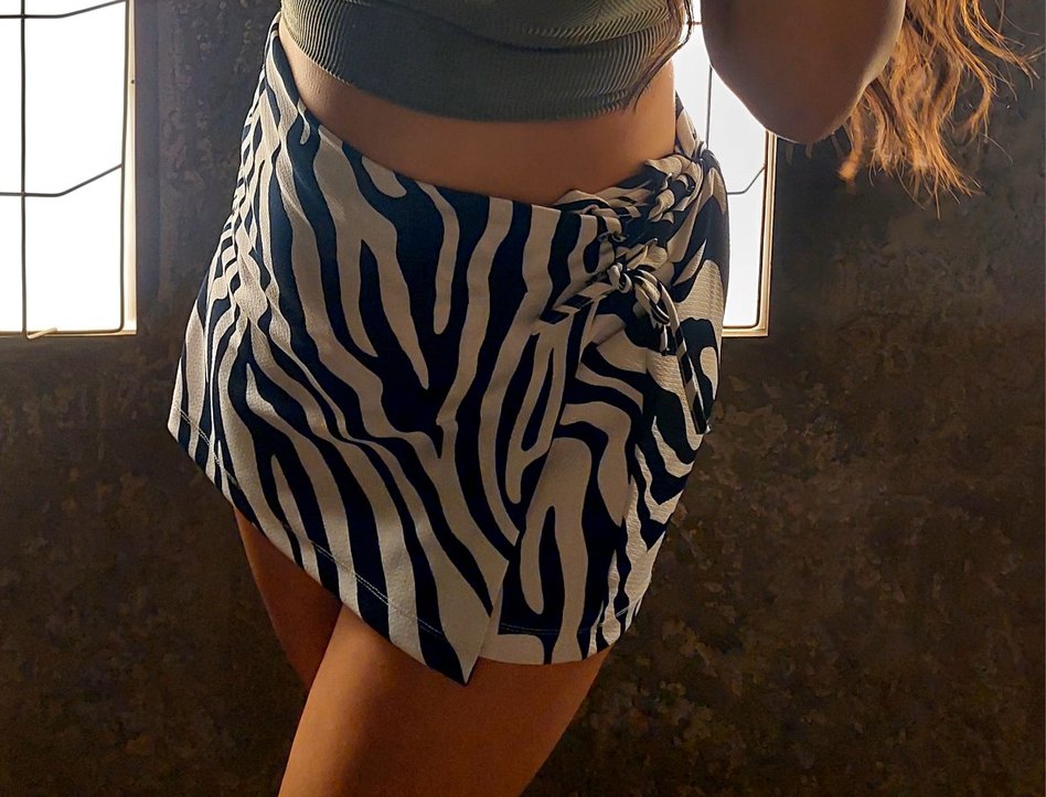 Zebra Desenli Kemerli Mini Etek - Görsel 2