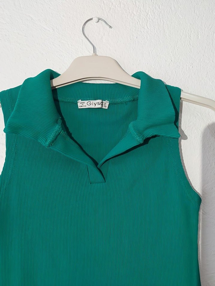 Yeşil Yakalı Kolsuz Midi Elbise - Görsel 2