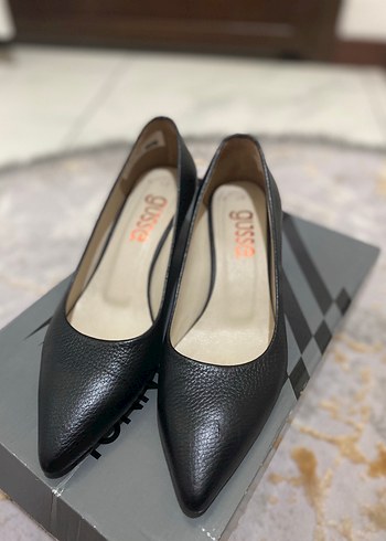 Guess Siyah Yılan Desenli Stiletto Topuklu Kadın Ayakkabı