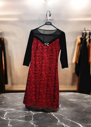 Klasik Zarafet Kırmızı Dantelli Uzun Kollu Elbise - Görsel 4