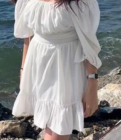 Beyaz kısa şifon elbise