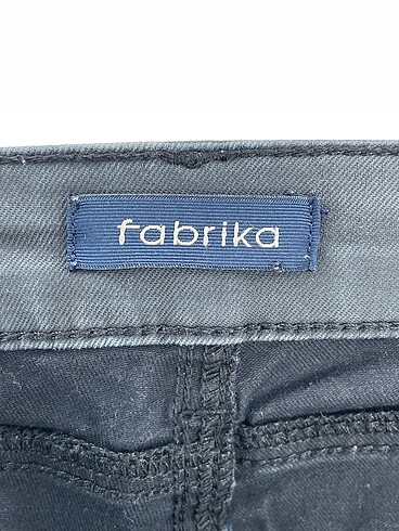 30 Beden siyah Renk Fabrika Jean / Kot %70 İndirimli.