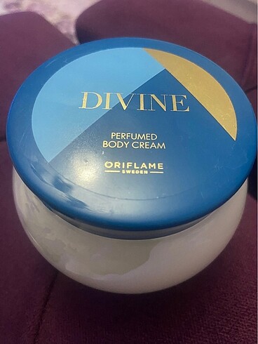 Oriflame Divine parfümlü vücut kremi