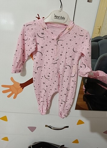 Yenidoğan bebek kıyafetleri 
