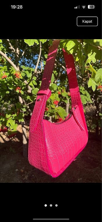 Pembe çanta