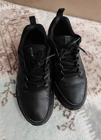 38,5 Beden siyah Renk Nike Todas modeli orjinal