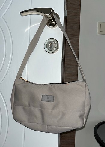 Bej Minimalist Fermuarlı Kadın Çanta
