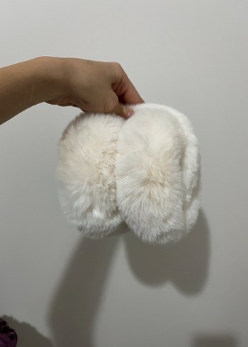 Pull and Bear Beyaz Kürklü Kadın Kulaklık