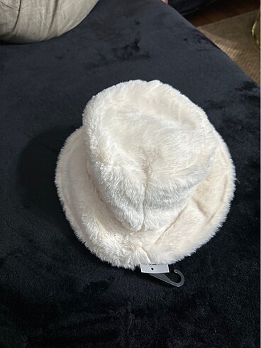 Peluş şapka