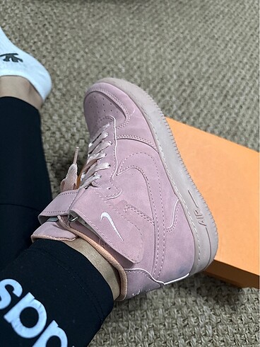 Nike pembe spor ayakkabı