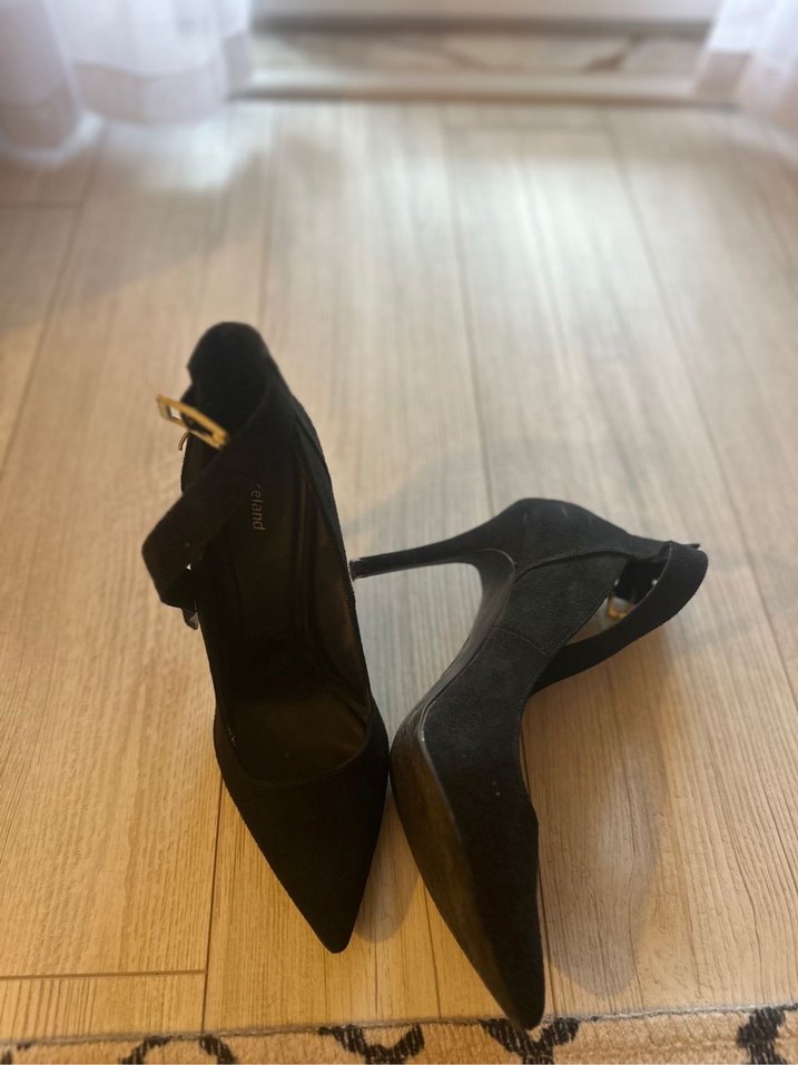 Siyah Süet Tokalı Stiletto Topuklu Ayakkabı - Görsel 3