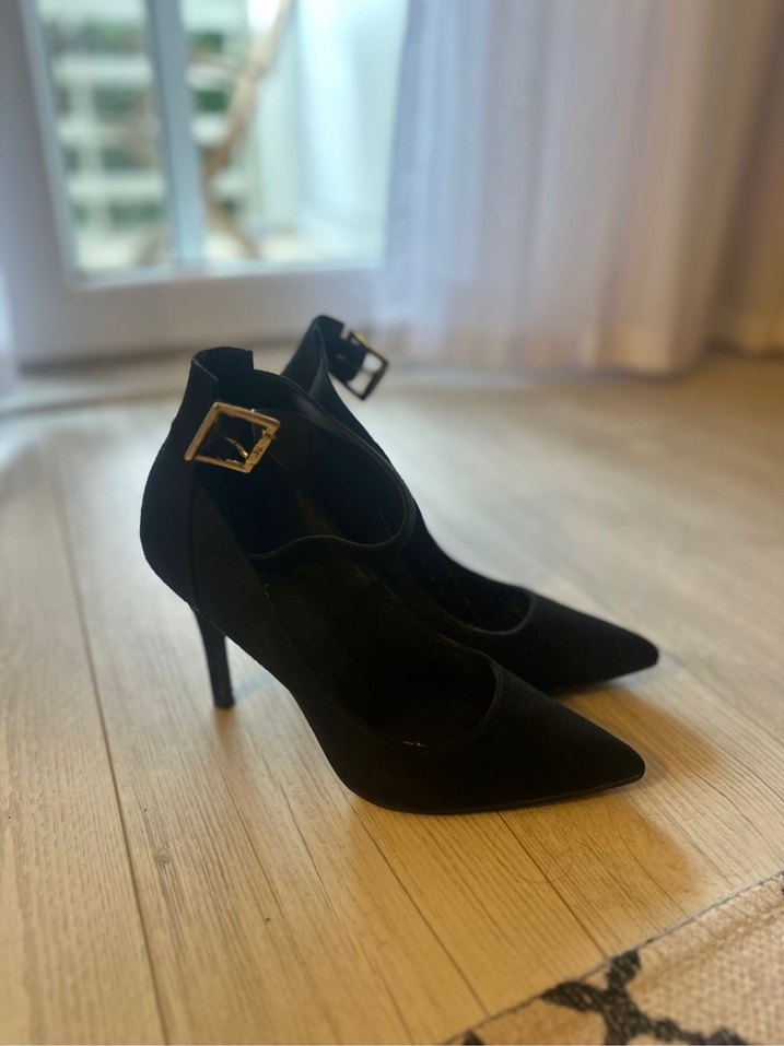 Siyah Süet Tokalı Stiletto Topuklu Ayakkabı - Görsel 2