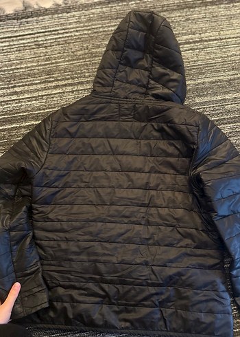 Siyah Kapüşonlu İnce Kadın Şişme Mont - Görsel 4