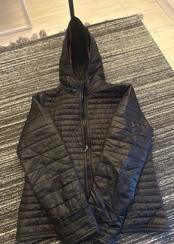 Siyah Kapüşonlu İnce Kadın Şişme Mont - Görsel 2