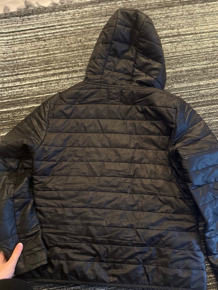 Siyah Kapüşonlu İnce Kadın Şişme Mont - Görsel 4