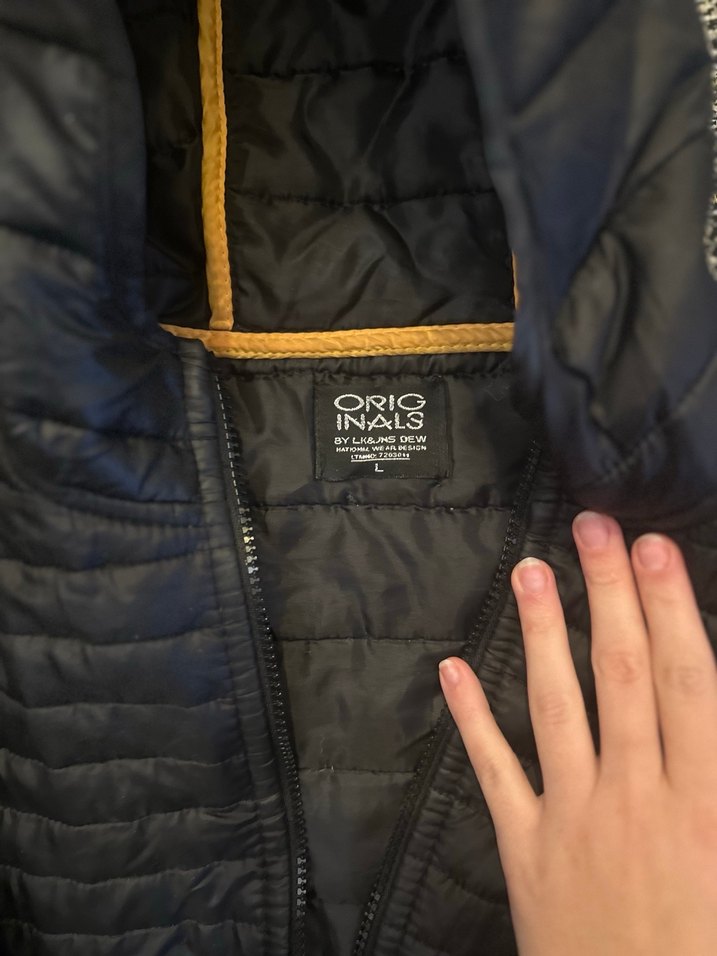 Siyah Kapüşonlu İnce Kadın Şişme Mont - Görsel 3