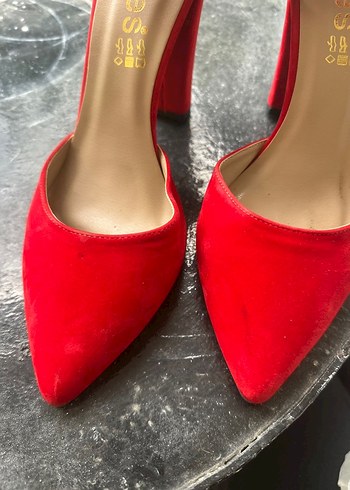 Kırmızı Süet Tokalı Yüksek Topuklu Kadın Ayakkabı - Görsel 4