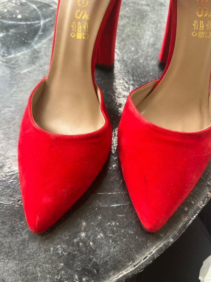 Kırmızı Süet Tokalı Yüksek Topuklu Kadın Ayakkabı - Görsel 4
