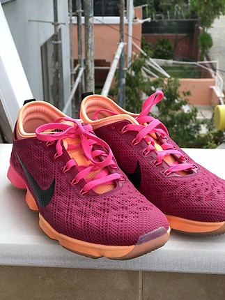 Nike spor ayakkabısı