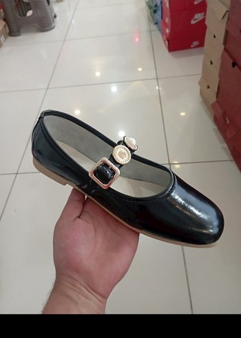 Klasik Siyah Tokalı Kadın Babet