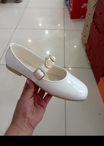 Diğer Klasik Siyah Tokalı Kadın Babet