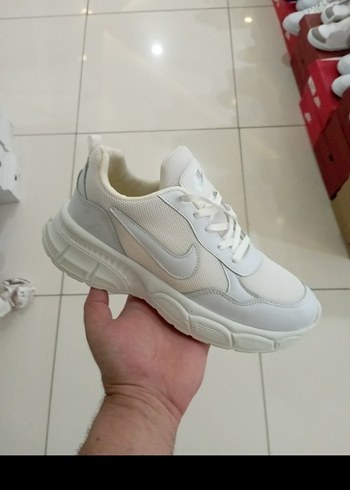 Beyaz Bağcıklı Kadın Spor Ayakkabı