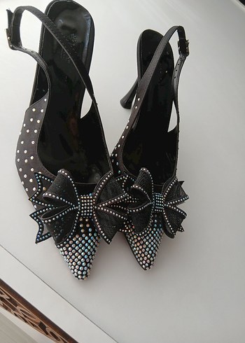 universal Beden Yılan Desenli Siyah Stiletto Fiyonklu Topuklu Ayakkabı