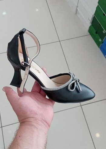 Diger Siyah Kadın Topuklu Klasik Ayakkabı