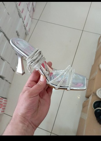 Diger Beyaz Yılan Desenli Metal Topuklu Abiye Ayakkabı