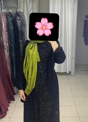 Kiralık Siyah abiye 