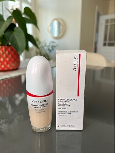Shiseido Revitalessence Skin Glow Fondöten