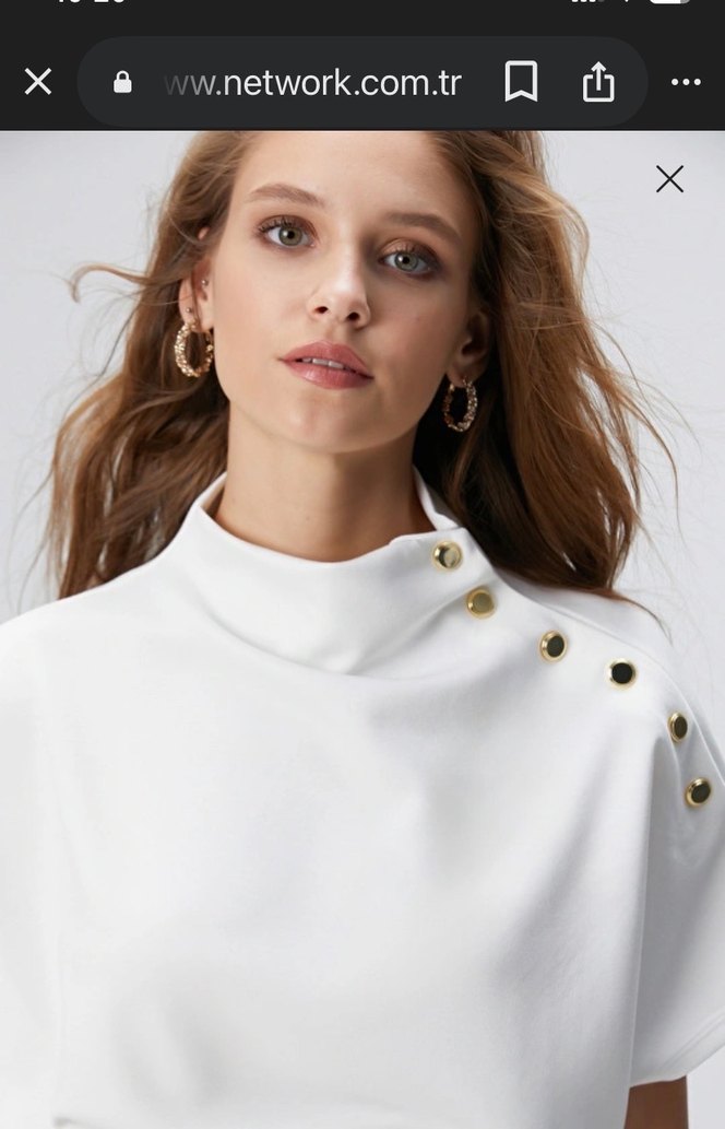 Düğmeli Beyaz Mini Bluz - Görsel 2