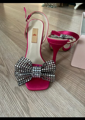 Pembe Taşlı Fiyonk Detaylı Yüksek Topuklu - Görsel 4