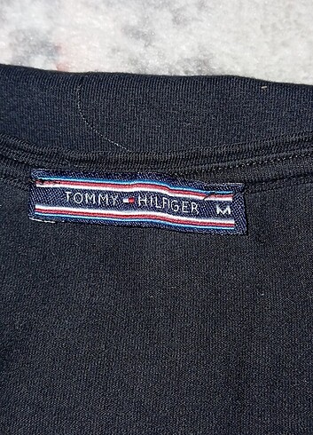 m Beden Tommy Hilfiger düz siyah tişört