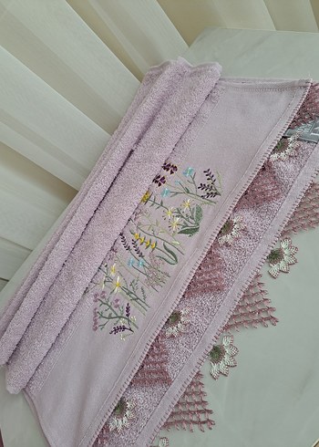 Mor Nakışlı Pastel Havlu