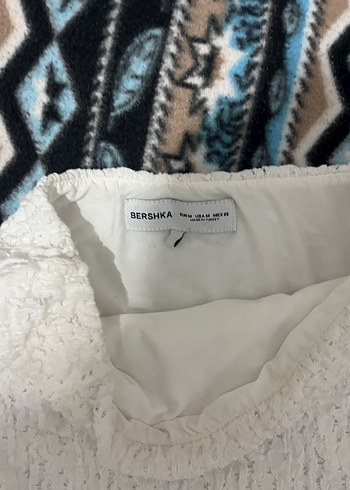 Beyaz dantelli, mini astarlı, straplez yırtmaçlı elbise - Görsel 5