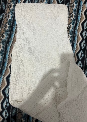 Beyaz dantelli, mini astarlı, straplez yırtmaçlı elbise - Görsel 3