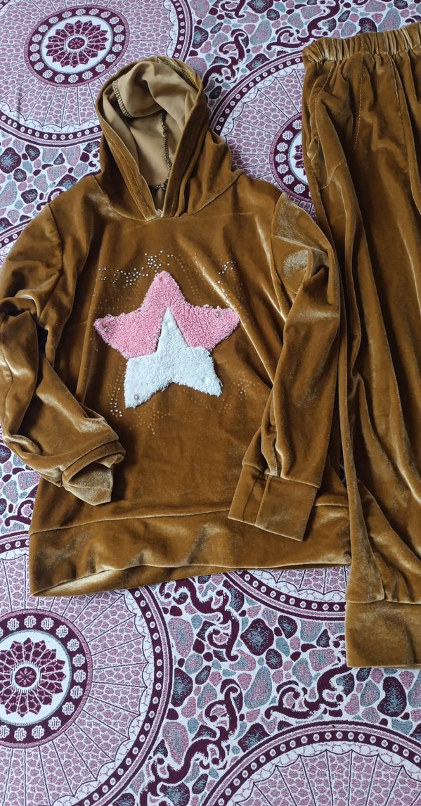 Kızlar için kahverengi kapüşonlu sequinsli eşofman takımı - Görsel 2