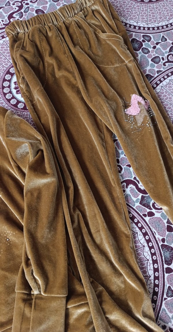 Kızlar için kahverengi kapüşonlu sequinsli eşofman takımı - Görsel 4