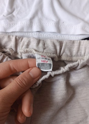 Beyaz Baskılı Kız Tişörtü ve Gri Eşofman Altı - Görsel 5