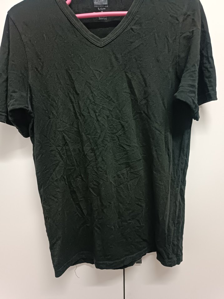 Erkek Siyah V Yaka Keten Tişört - Görsel 3