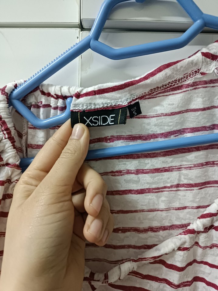 Kısa Kollu V Yakalı Kırmızı Tişörtü - Görsel 4