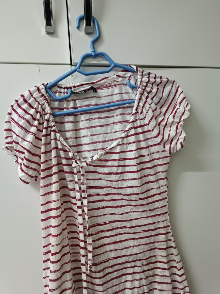 Kısa Kollu V Yakalı Kırmızı Tişörtü - Görsel 3